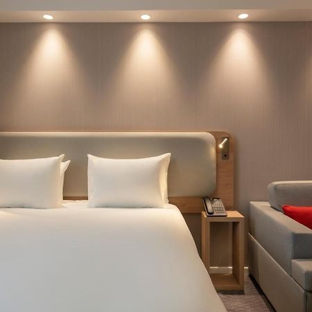 Holiday Inn Express - Marne-La-Vallee Val D'Europe By Ihg バイー・ロマンヴィリエ エクステリア 写真