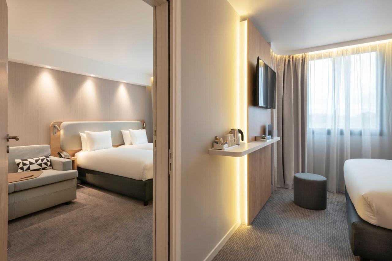 Holiday Inn Express - Marne-La-Vallee Val D'Europe By Ihg バイー・ロマンヴィリエ エクステリア 写真