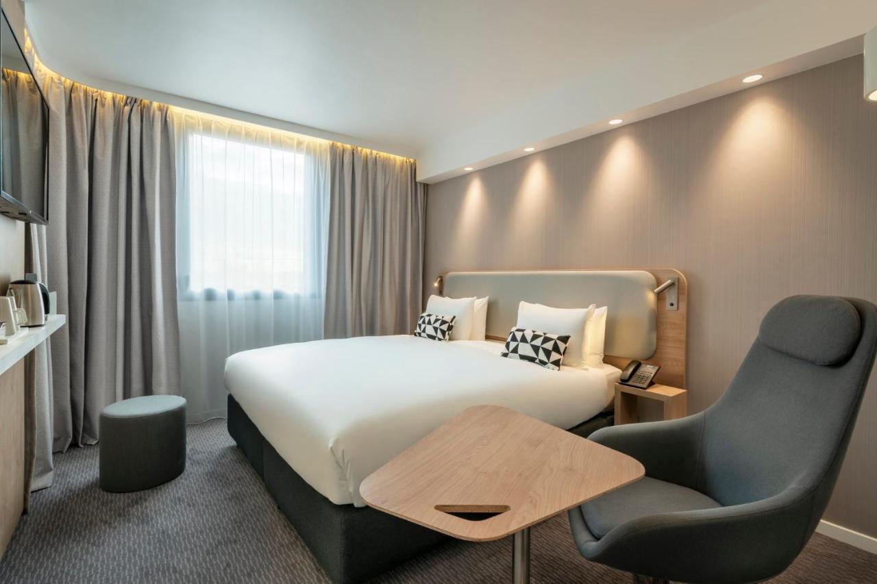 Holiday Inn Express - Marne-La-Vallee Val D'Europe By Ihg バイー・ロマンヴィリエ エクステリア 写真