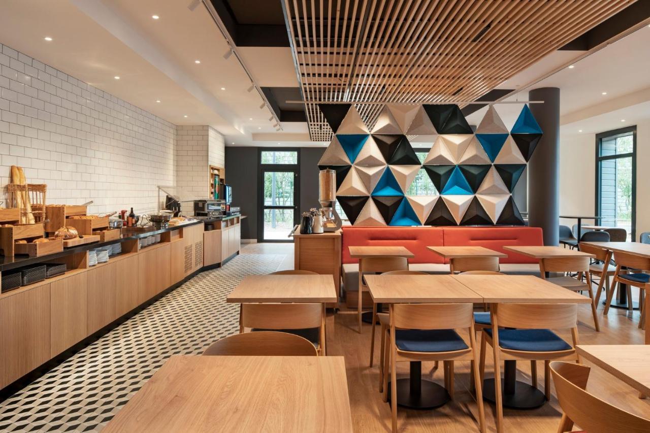 Holiday Inn Express - Marne-La-Vallee Val D'Europe By Ihg バイー・ロマンヴィリエ エクステリア 写真